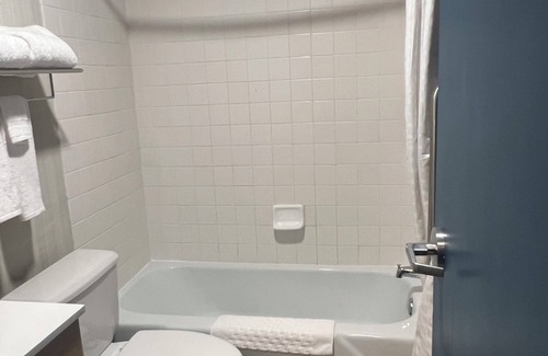 Lockport Hotel | Spark by Hilton Lockport