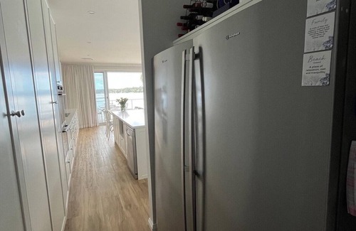 Bonnells Bay Casa | Sparkle by the Lake at this peaceful direct waterfront luxury home
