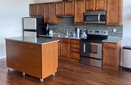 Sandusky Condominio | Sparkling clean, family friendly condo right on the water! Cedar Point View!