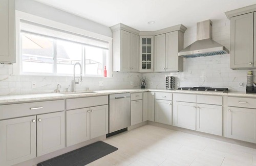 Pacifica Casa | Nueva marca de lujo con vista al mar 4 BR casa cerca de SF / SFO + estacionamiento gratuito