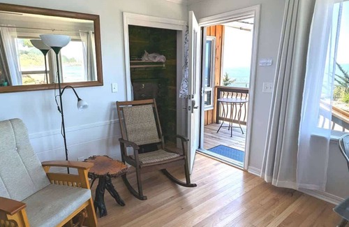Brookings Apartamento | Sparkling Clean, Private & Quiet! Amazing Ocean Views [4]