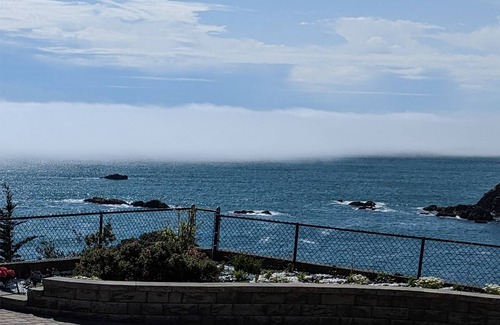 Brookings Apartamento | Sparkling Clean, Private & Quiet! Amazing Ocean Views [1]
