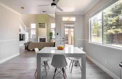 Clovis Casa | Sparkling Family Home in Clovis --walking distance to restaurants and shopping