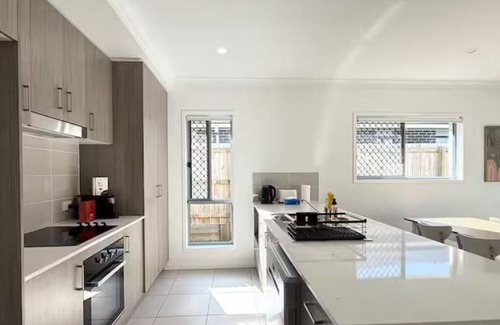 Park Ridge Casa | Sparkling New Home - Suburban Charms Awaits