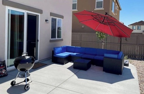 Sparks Casa | Sparks/Reno - 4BD/2.5BA Getaway