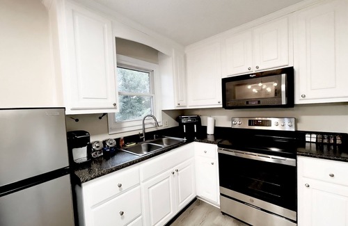 White Stone Casa | Spartanburg Golf /Fast WiFi / great for Work & Family Friendly