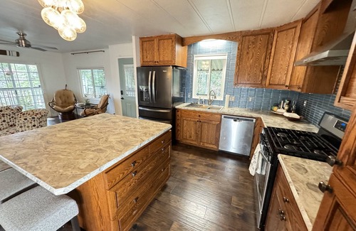 Lakehead-Lakeshore Casa | Special Deal Now: Cute Lakeview Home, Sleeps 8 - Shasta Lakeshore Retreat #11