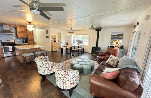Lakehead-Lakeshore Casa | Special Deal Now: Cute Lakeview Home, Sleeps 8 - Shasta Lakeshore Retreat #11