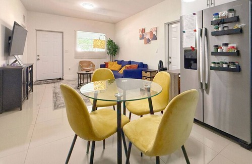 Liberty City Casa | Special Discount - Buena Vista Room + Ensuite Bath