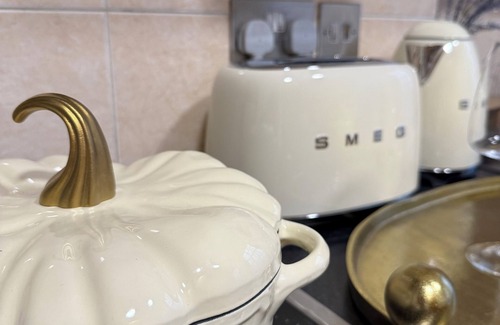 Royal Tunbridge Wells Apartamento | Special king size bed in 3 bedroom flat in the heart of Tunbridge wells