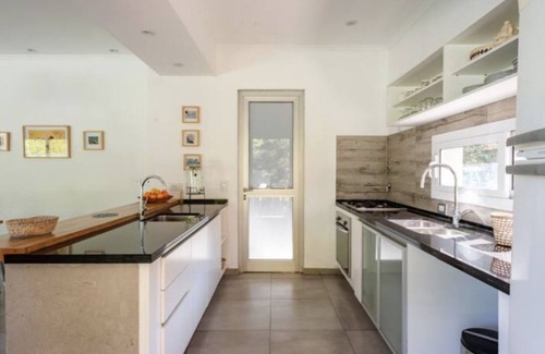 Del Viso Chalet De Esquí | Special home for Holidays pool and green park