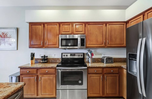 Falcons Glen Casa | Special Offer: Cozy 3BR Retreat with Private Pool & Lakeview – Hot Deal Today!