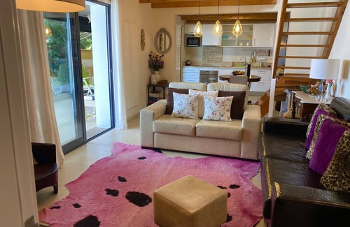 Prazeres Villa | Villa típica en la isla de Madeira con piscina y vistas al mar.