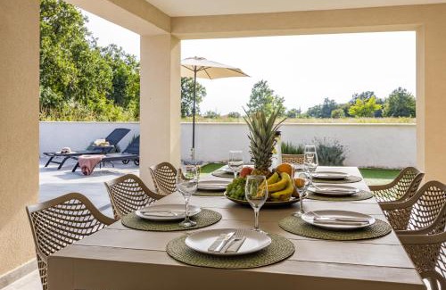 Kaldanija Apartamento | SPECIAL OFFER! NEW LUXURY APARTMENT with pool, fitness, outdoor bar&grill