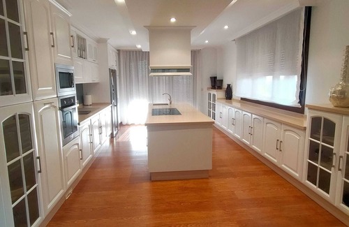 Vilagarcía de Arousa Villa | Espectacular villa con piscina Infinity