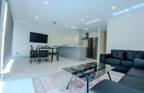 Brabham Casa | Spectacular 3 Bedroom, 2 Bathroom Home.