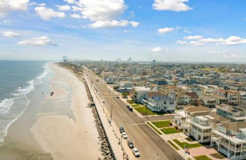 Brigantine Casa | Spectacular 3 BR Condo One Block to the Beach