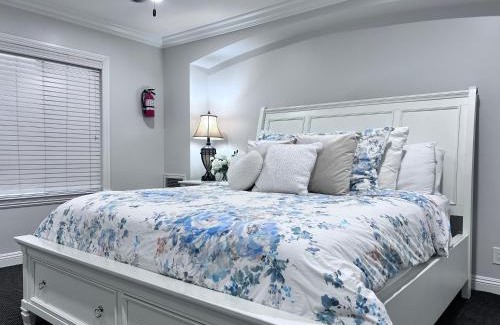 Southwest Anaheim Casa | Spectacular 5 Bedroom, 4 Bath Pool Home Near Disney