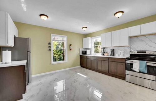 South Side Apartamento | Spectacular and Spacious 3-bedroom apartment with AC and heater in Mount Vernon.