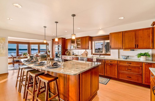 Tulalip Casa | Spectacular Beach Front House
