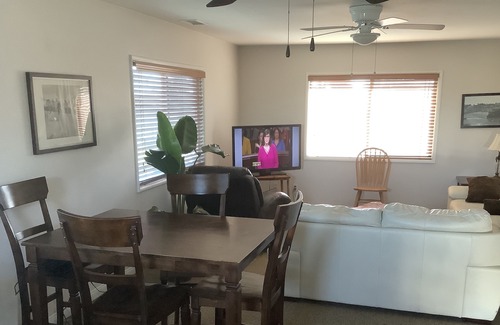 North Clairemont Casa | Spectacular Canyon Location