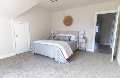 Thorpe Westwood Casa | Spectacular City View! off of Grandview Ave.