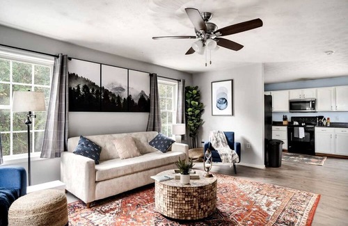 Luray Cabaña | Spectacular Cottage Perfect for Groups and Water Activities in Luray, Virginia