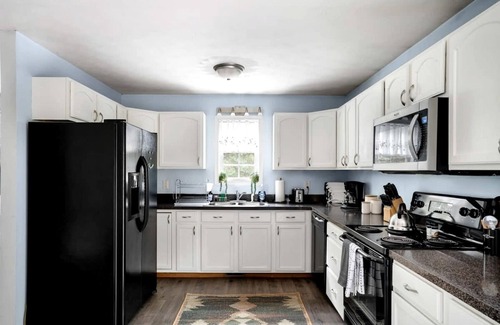 Luray Cabaña | Spectacular Cottage Perfect for Groups and Water Activities in Luray, Virginia