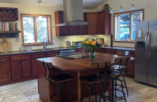 Lake Luzerne Casa | Spectacular kid friendly home 2 minutes to Luzerne beach, 10min to Lake George!