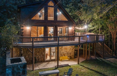 Marion Cabina | Spectacular Log Cabin Home 45 minutes to Asheville