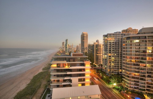 Main Beach Casa | Spectacular luxury beachfront apartment