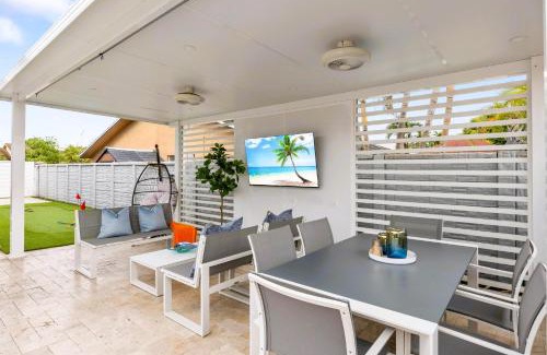 Westchester Villa | Spectacular Miami - 12 mil to Downtown, Work Area and Game Room