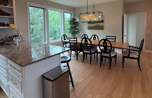 Suttons Bay Casa | Spectacular Up-North Retreat!