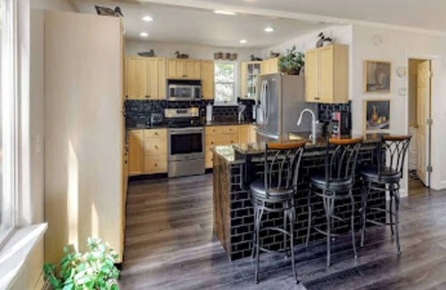 Franklin Casa | Spectacular Waterfront Webb Pond. Sunday to Sunday