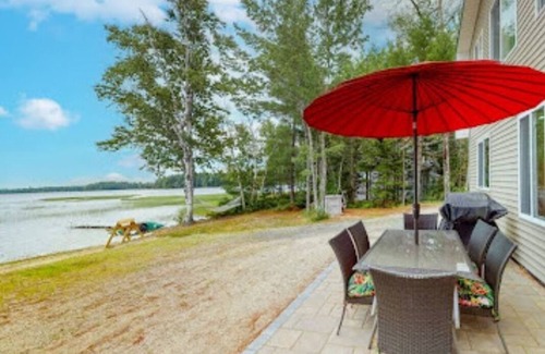 Franklin Casa | Spectacular Waterfront Webb Pond. Sunday to Sunday