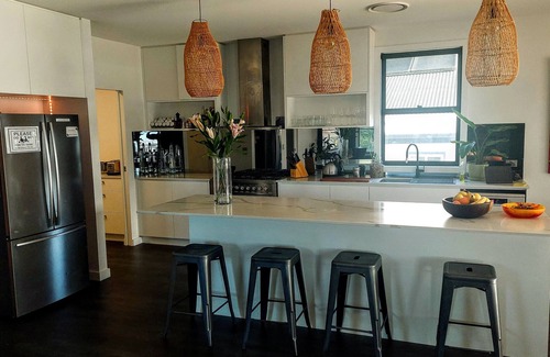 Woy Woy Casa | Spectacular waterfront home with private jetty
