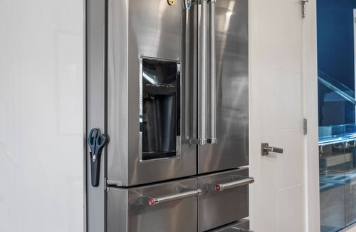 Southwest Calgary Casa | *Spectacularly Spacious* 6-Person Sauna |Rocket-ship|Game-Room|Hammock