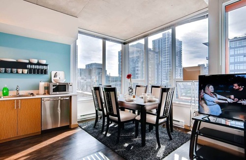 Belltown Casa | Speechless In Seattle! #1 Location - 2BR - Free Parking! (VR1)