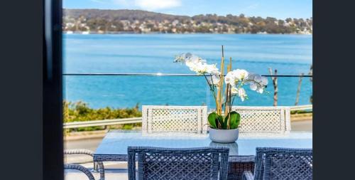 Speers Point Casa | Speers Point Lakeviews on The Esplanade