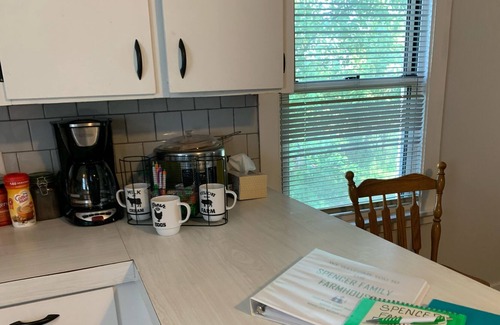 Monroe City Casa | SPENCER FAMILY FARMHOUSE-minutes from Indian Creek Marina on Mark Twain Lake.