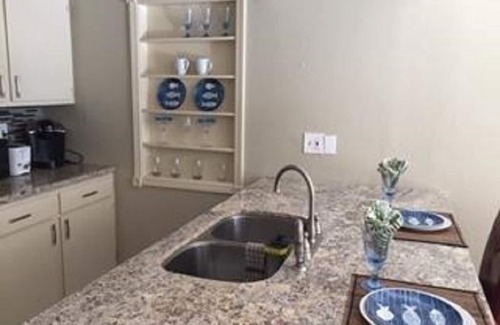 Walden on Lake Conroe Condominio | Pase el día en el lago y luego relájese en la piscina.