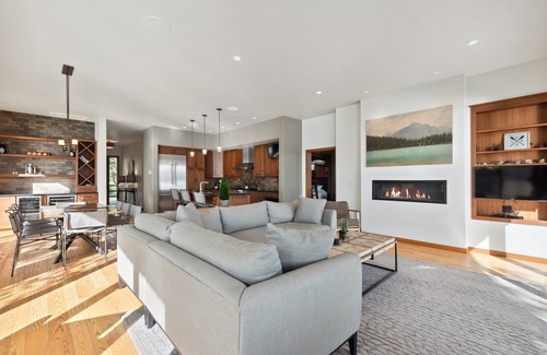 Bigfork Casa | Spend Holidays Here! Lake House, less than a Mile from Downtown Bigfork!