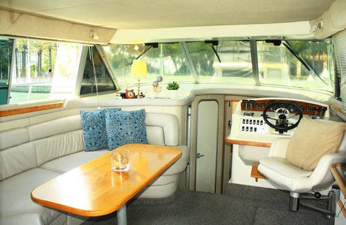 Waterfront Cama Y Desayuno | Spend the Night on a Yacht!