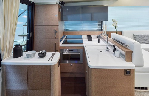 Sag Harbor Alquiler De Eote | Spend Your Summer on a Prestige 500 55ft. Yacht in Beautiful Sag Harbor