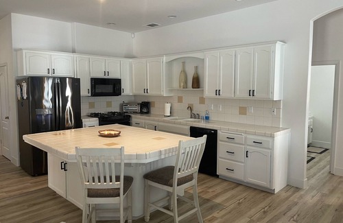 Greenacres Casa | Spirit Lake Luxury Poolside Escape!