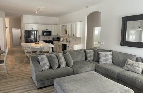 Greenacres Casa | Spirit Lake Luxury Poolside Escape!