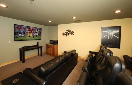 Gatlinburg Casa | Splash Time Cinema - Six Bedroom Chalet