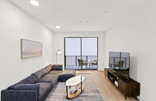 Downtown Apartamento | Splendid 2BR, 2BA Apt 12 Min Walk to SM Pier!