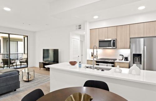 Downtown Apartamento | Splendid 2BR, 2BA Apt 12 Min Walk to SM Pier!