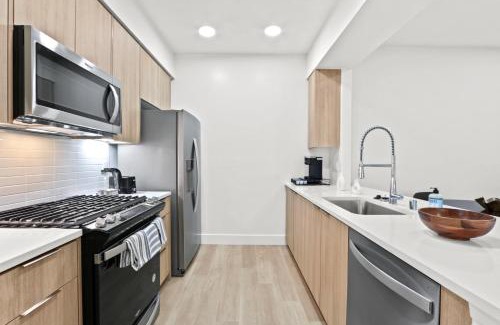 Downtown Apartamento | Splendid 2BR, 2BA Apt 12 Min Walk to SM Pier!